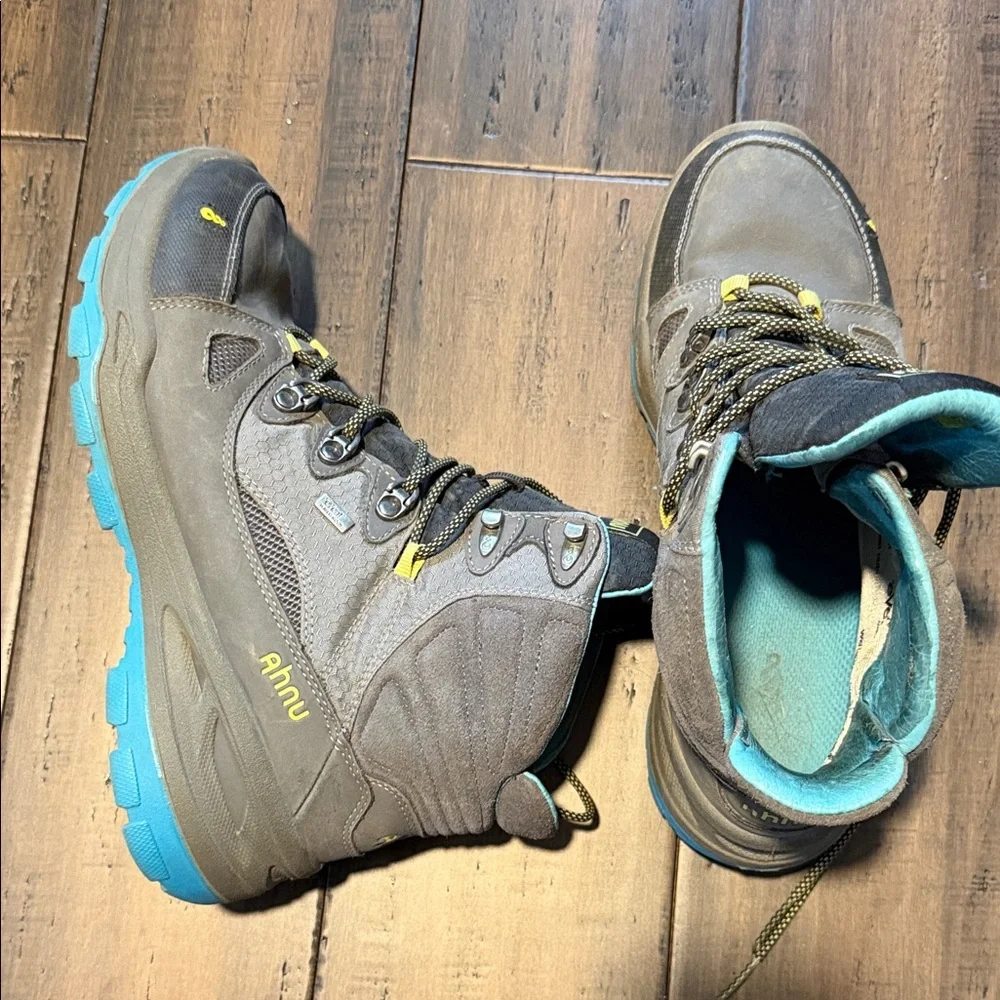 Ahnu Gray Hiking Boots with Teal and Yellow Accents - Picture 4 of 16